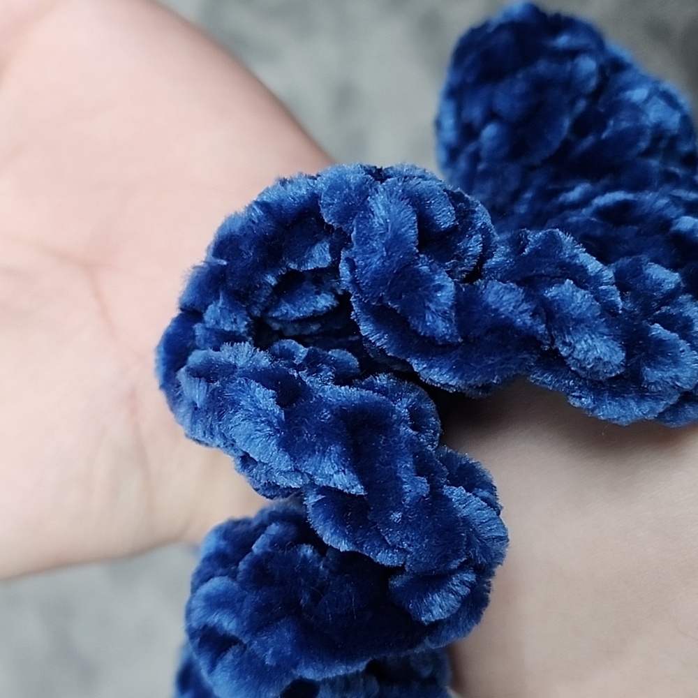 1 Juicy Couture Navy Blue Scrunchie - Picture 2 of 3